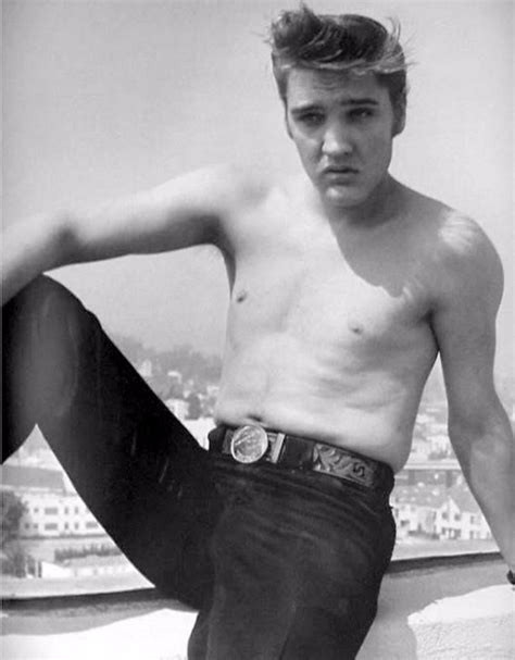 30 Candid Snapshots Of A Young Elvis Presley During The 1950s Vintage