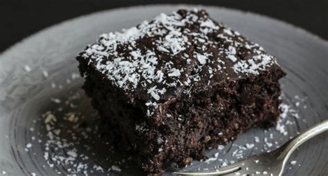 Bolo de chocolate 3 receitas sublimes que vão te salvar de qualquer