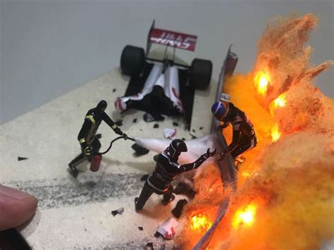 A Fuga Milagrosa De Romain Grosjean Diorama Escala 1 43 Carros De