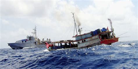 Illegal Fishing Tetap Marak KKP Tenggelamkan 10 Kapal Maling Asing