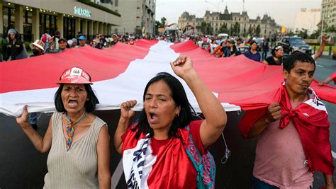 Día Clave En Perú Miles De Campesinos Se Dirigen A Lima Para Exigir La