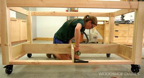 Easy DIY Workbench With Drawers | Woodworking Plans