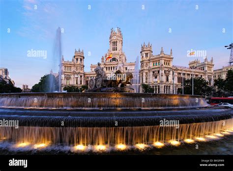 Plaza De Cibeles Brunnen Hi Res Stock Photography And Images Alamy