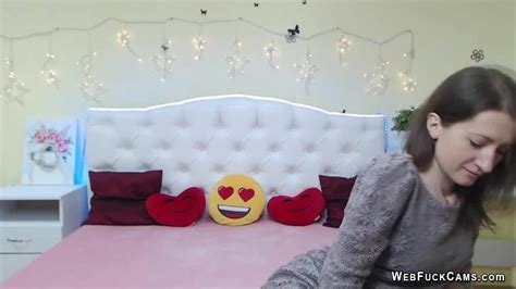 Brunette Amateur Flashes Tits In Bra