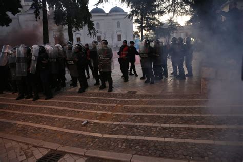 Tensione në protestën e opozitës para Kuvendit të Shqipërisë Epoka e Re