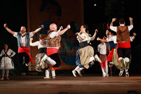 Grupo De Baile Folklórico Español Bailando Con Palos Imagen de archivo