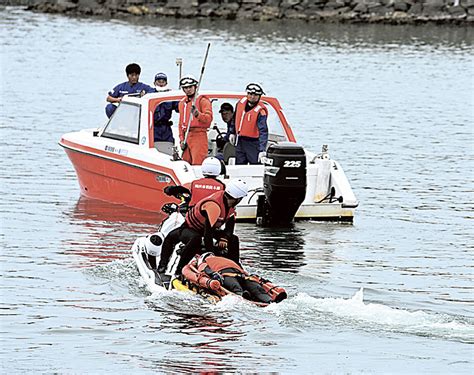 迅速な水難救助へ訓練 浜名湖で湖西市消防と静岡県マリーナ協支部｜静岡新聞DIGITAL 静岡県のニュース
