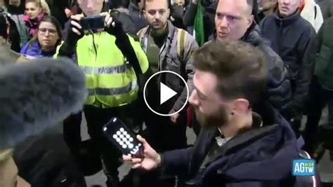 Milano No Green Pass Bloccati Dalla Polizia Chiamano Il