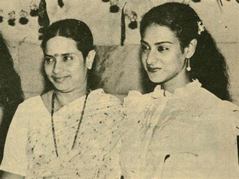 Old Pictures Of Sridevi With Her Father Mother Sister And Relatives