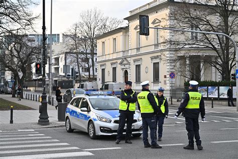 Zamkni Te Ulice I Utrudnienia W Komunikacji W Warszawie Wsz Dzie Pe No