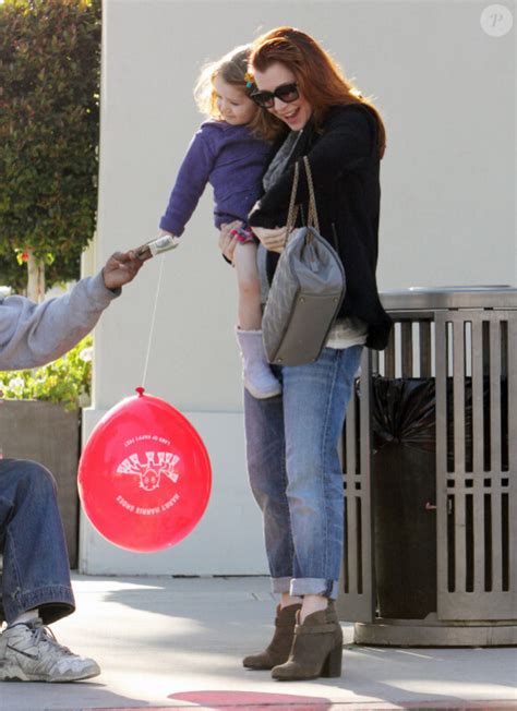 Photo Alyson Hannigan et sa fille Satyana font une bonne action à Los