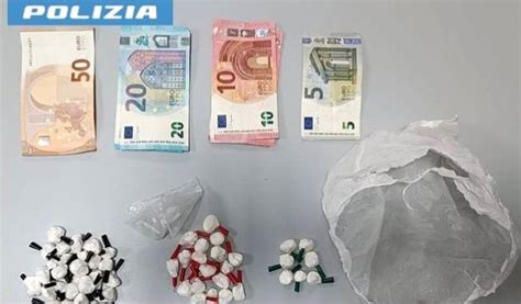 Puglia Sorpreso In Auto Con Numerose Dosi Di Droga Arrestato Enne