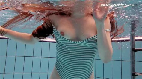 Horny Czech babe Salaka swims nude in the Czech pool Vidéos Porno Gratuites YouPorn