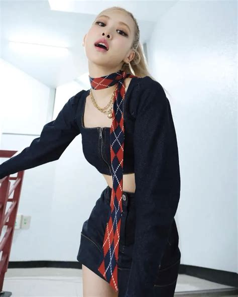 30 Hot Photos of BLACKPINKs Rosé 12thBlog