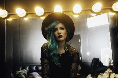 Halsey News Schaut Rein Halsey Zeigt Das Making Of Zu New