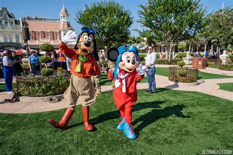 Aviator Minnie Mouse Goofy Make Special Fourth Of July Appearance At