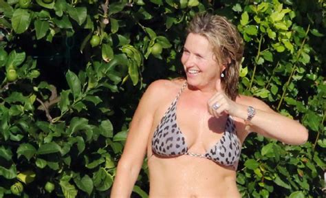 Penny Lancaster Shows Off Her Amazing Bikini Body As She Enjoys A Break With Rod Stewart The