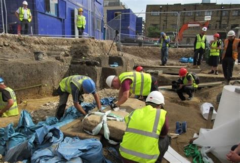 Astonishing Roman Sarcophagus Found In Bustling Central London World Tourism Places