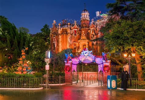 Halloween at Tokyo Disneyland - Disney Tourist Blog