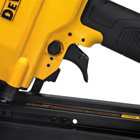 DeWalt DWF83PL Pneumatic Collated Framing Nailer 21 Degree