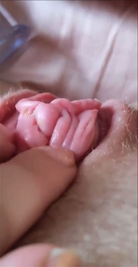 Girl shows off her dirty Smegma pussy ThisVid 日本語で