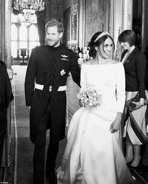 Pr Ncipe Harry E Meghan Markle Divulgam Fotos In Ditas De Seu Casamento