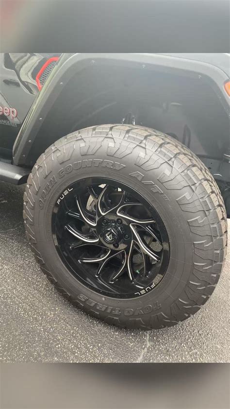 Jeep Wrangler Rubicon Inch Toyo Tires Fuel Runners Rims Wheel