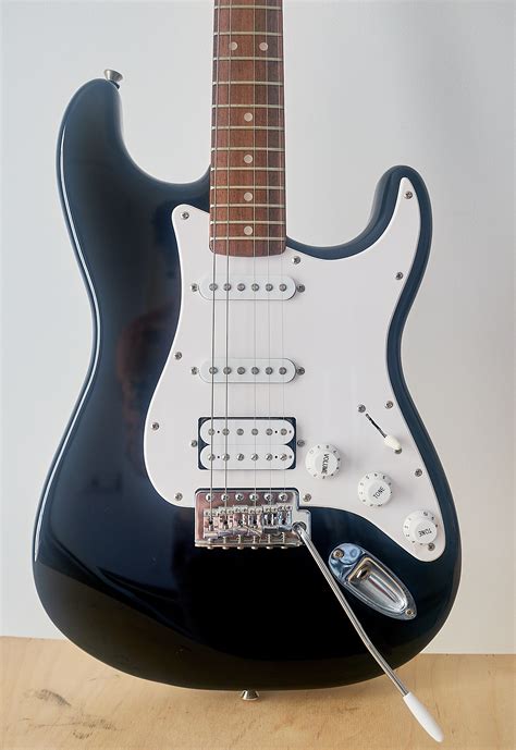 Bullet Strat Hss With Tremolo Squier Audiofanzine