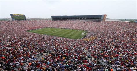 The largest US soccer crowd ever. : pics