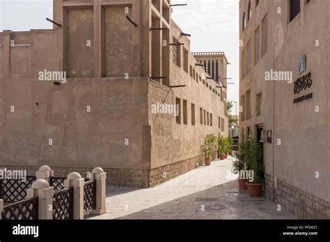 Una Calle Con Edificios Tradicionales En El Barrio Hist Rico De Al