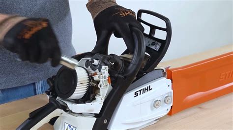 Come Sostituire La Candela Della Tua Motosega Stihl Youtube