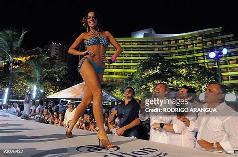 10 Hot Sexy Diana Degette Bikini Pics