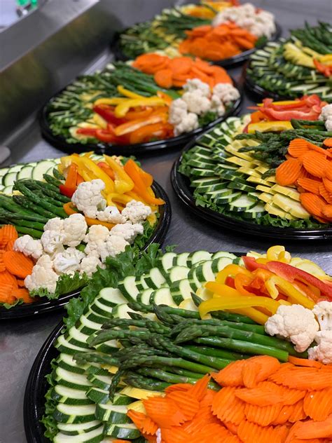 Crisp Vegetable Tray With Dipping Sauce Seasons Catering And Special