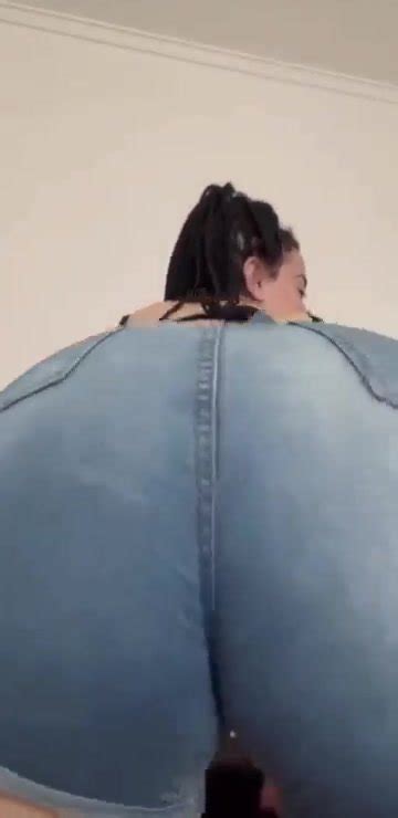 Huge Blanco Latina Ass ripping Smelly Farts ThisVid 中文