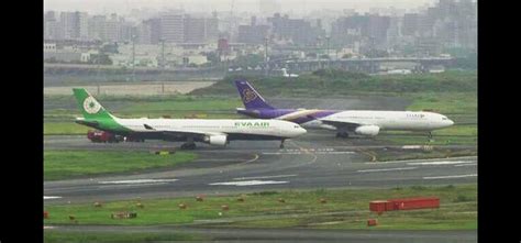 В аэропорту Токио на одной из полос столкнулись два самолёта