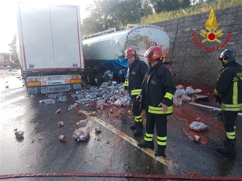 Video MONTEMILETTO AV Incidente Tra Unautocisterna Carica Di