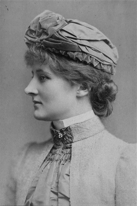 25 Glamorous Photos Of Victorian Women That Defined Fashion Styles From