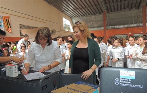 Escuelas De Roldán Y Funes Suman Tecnología