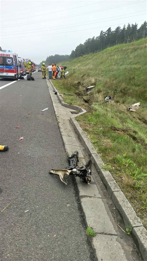 Wypadek Na Autostradzie A Zapali A Si Osob Wka Trzech M Czyzn