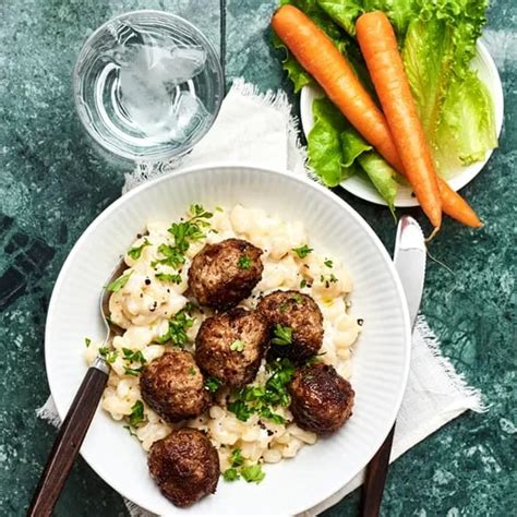 Köttbullar med stuvade makaroner Recept ICA se