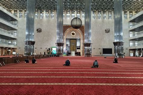 Foto Masjid Istiqlal Buka 24 Jam Untuk Jemaah Yang Hendak Itikaf