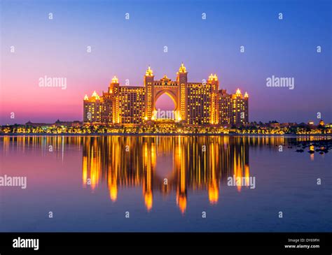 Atlantis hotel in Dubai Palm Jumeirah Stock Photo - Alamy