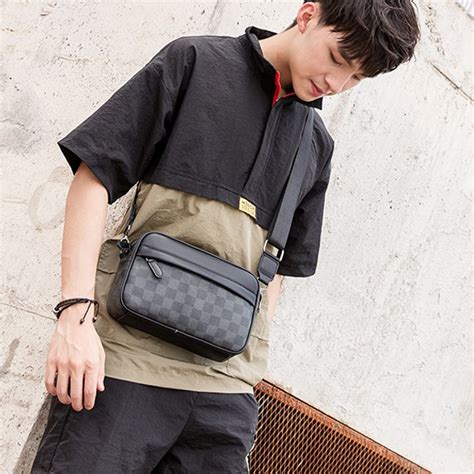 Crossbody Bag Handsome กระเป๋าสะพายข้างผู้ชาย หล่อเท่ห์ กระเป๋าสะพายพาดลำตัว รุ่น W1915 Shopee