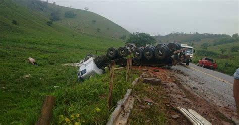 G1 Motorista Morre Após Carreta Tombar Na Br 262 Em Ibatiba Es