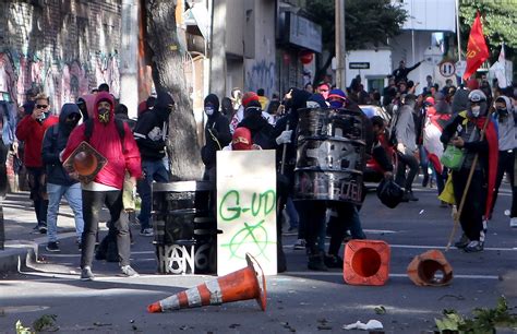 Imágenes Así Avanzan Las Marchas Estudiantiles En Bogotá Rcn Radio