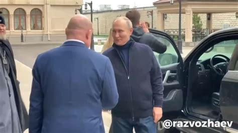 Visite Surprise De Vladimir Poutine En Ukraine Au Volant D Une Voiture