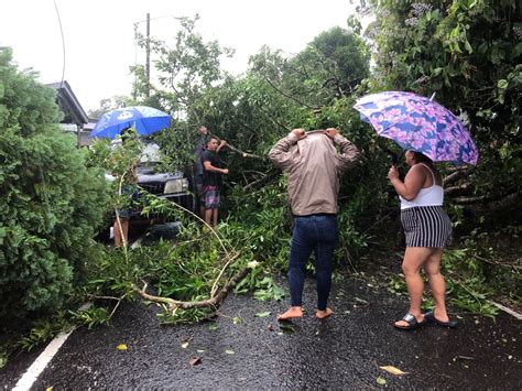 Vientos tumba palos y fuerte lluvia causan pánico en Veraguas Critica