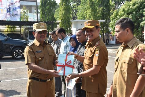 Peringatan Hantaru Di Kabupaten Cirebon Ribuan Sertifikat Tanah Dibagikan