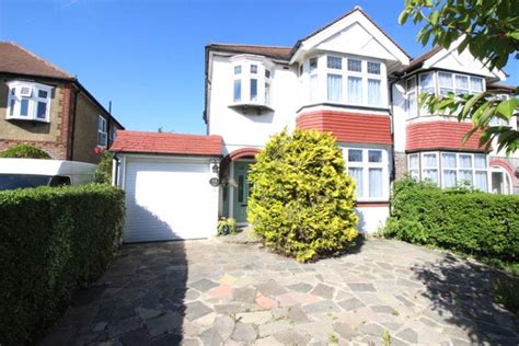 Ruskin Drive Worcester Park Kt4 3 Bedroom Semi Detached House For