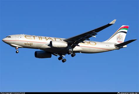 A6 DCB Etihad Airways Airbus A330 243F Photo By Simone Previdi ID